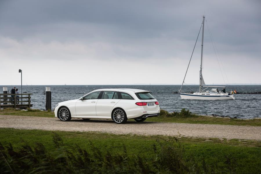  Mercedes-Benz E400 AMG Line Estate 2016 года  (фото 9 из 31)